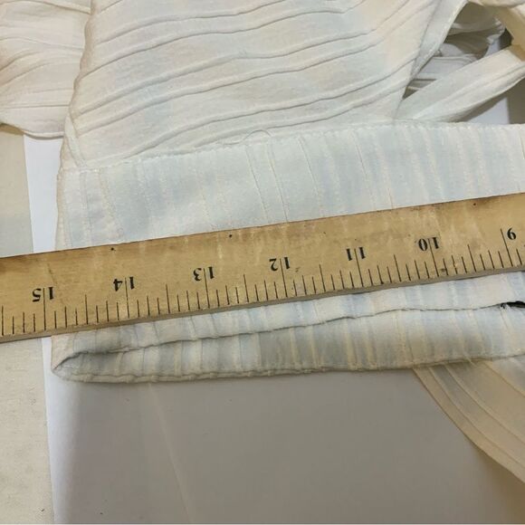 Sthela & Co White Crop Blouse with Puffed Cap Sleeves - Picture 7 of 7